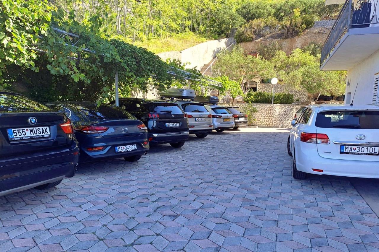 Apartments With A Parking Space Brela, Makarska - 18495 Eksteriør bilde