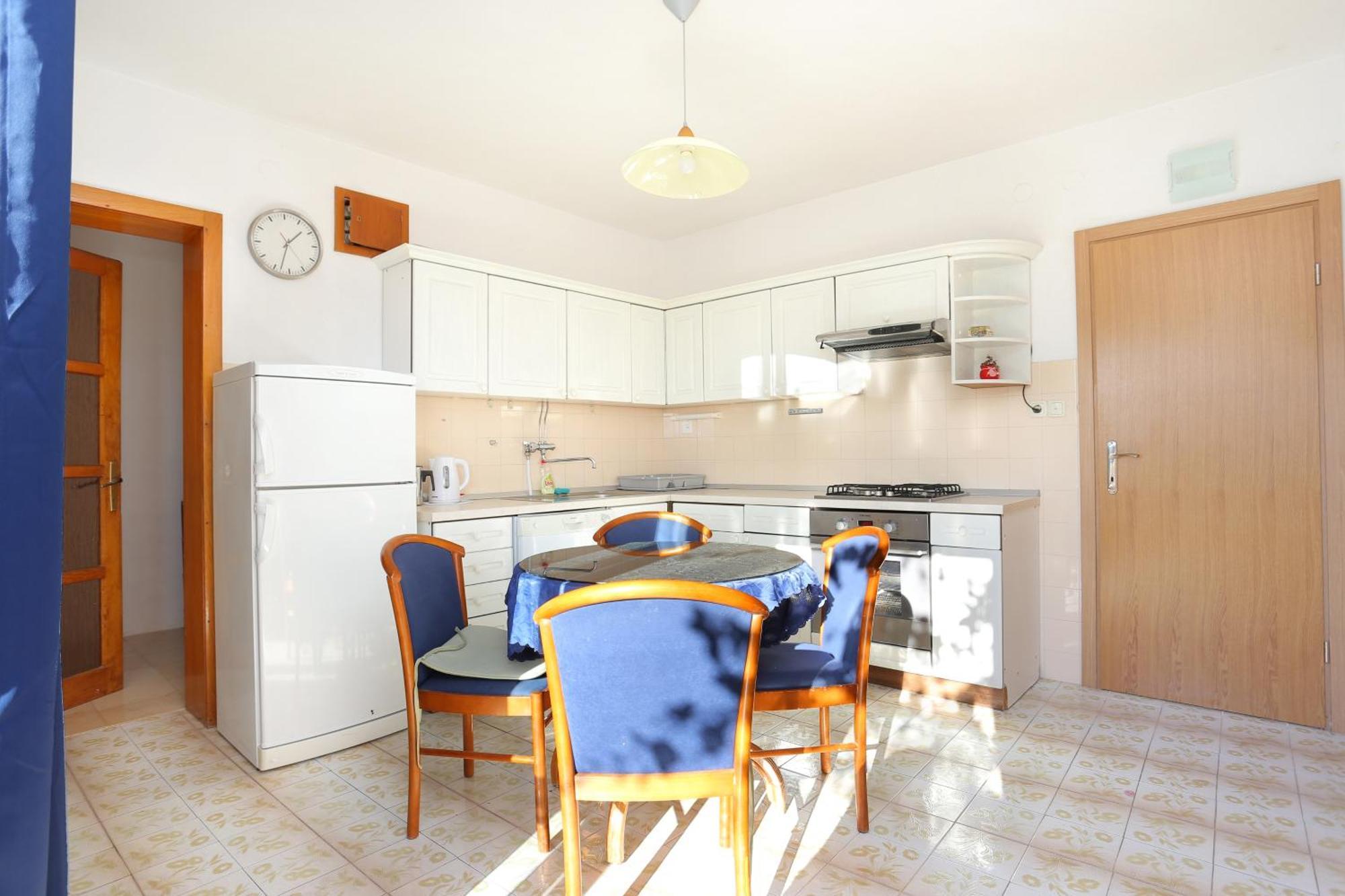 Apartments With A Parking Space Brela, Makarska - 18495 Rom bilde