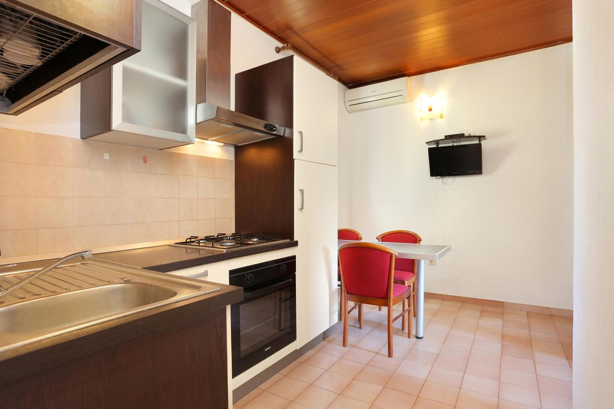 Apartments With A Parking Space Brela, Makarska - 18495 Rom bilde